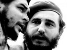 Fidel Castro (vpravo) s revolucionáem Che Guevarou (60. léta)