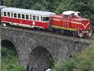 Historický vlak na trati mezi Tanvaldem a Harrachovem