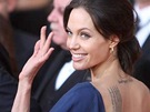 Angelina Jolie v atech, které si oblékla obrácen 