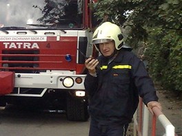 Několik hasičských vozů muselo hasit požár v bývalém cukrovaru v Modřanech. Na