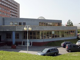 Vstupní trakt hlavní budovy ostravské fakultní nemocnice byl postaven ped