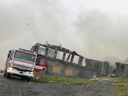 Hořící Petrova bouda v Krkonoších (1. srpna 2011)