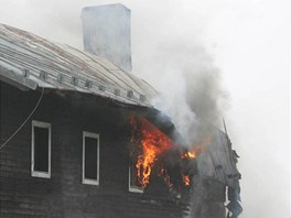 1. srpna 2011 Petrovu boudu v Krkonoších zachvátil požár, který zřejmě někdo...