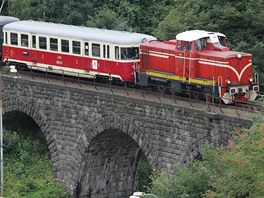 Historick vlak na trati mezi Tanvaldem a Harrachovem