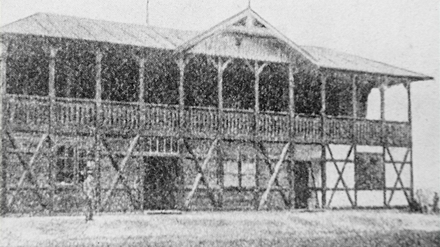 Pvodní tribuna SK Slavie na Letné byla uvedena do provozu v roce 1901 a stala