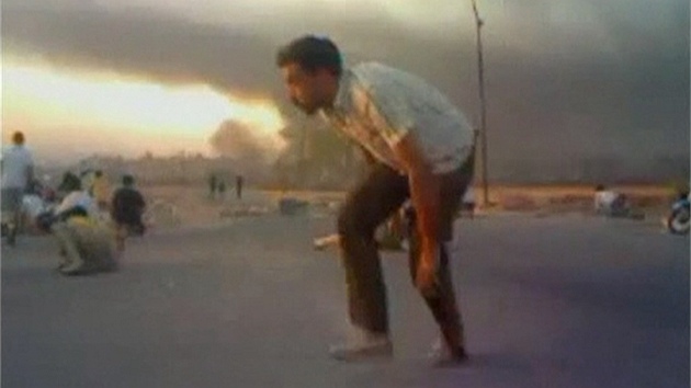 Do baty syrské opozice Hamá vtrhly tanky. (30. ervence 2011)