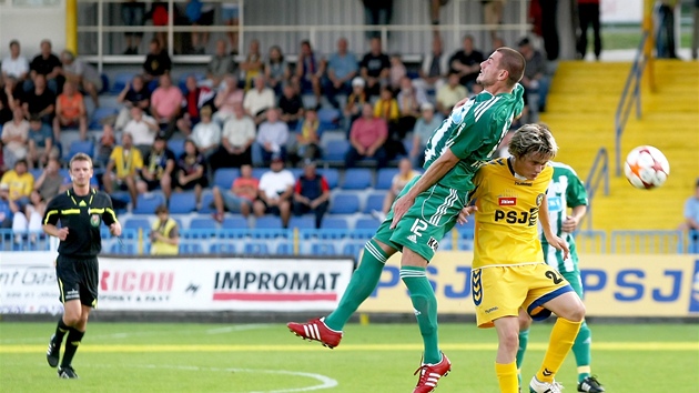 Z duelu Jihlava (ve lutém) - Bohemians Praha.