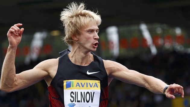 SILNÝ SILNOV. Ruský vý�ka� Andrej Silnov vyhrál na atletickém mítinku