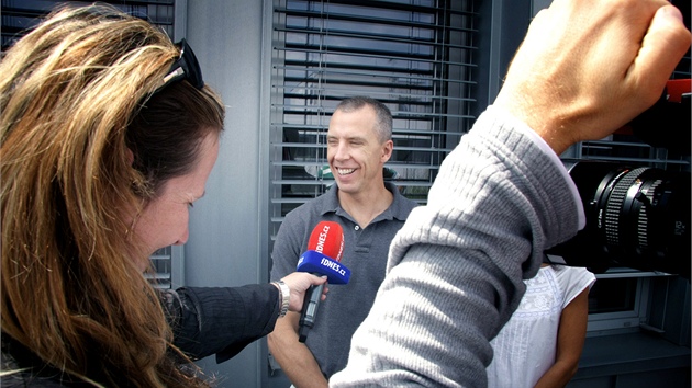 Astronaut Andrew Feustel odpovídá na dotazy redaktorky iDNES.cz. (2. srpna 2011)