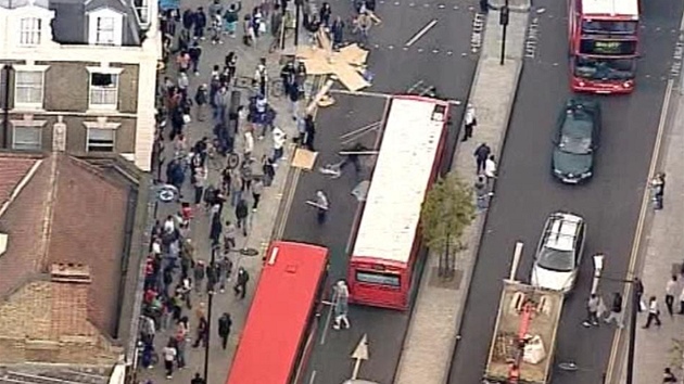 Násilnosti v Londýn pokraují tetí den.