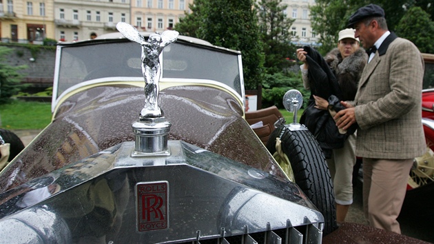 Petr Michálek u svého vozu Rolls Royce 20/25 Boat Tail Speedster z roku 1930 v