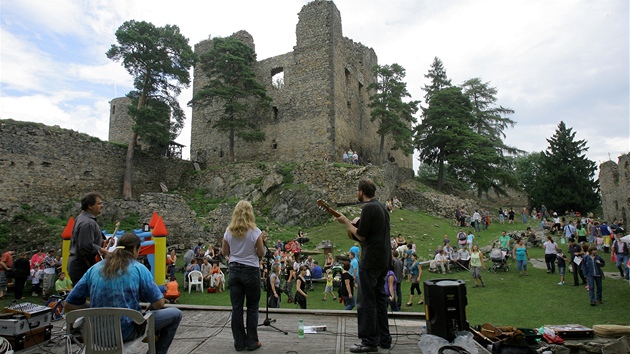Na zícenin hradu Helfneburk u Bavorova na Strakonicku probhly Kozí slavnosti.