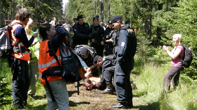 Policie se k aktivistm chová hrub, kritizije eský helsinský výbor. Ilustraní foto
