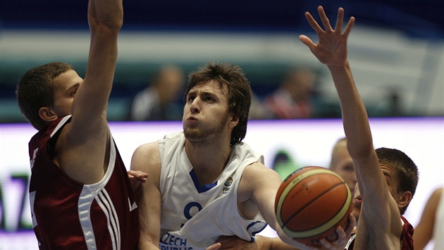 �eský k�ídelník Martin K�í� se na ME do 18 let probíjí loty�skou obranou.
