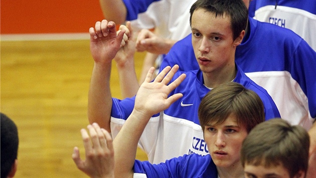 Po utkání s Nmeckem se radovali etí basketbalisté do 16 let. Shora Jií