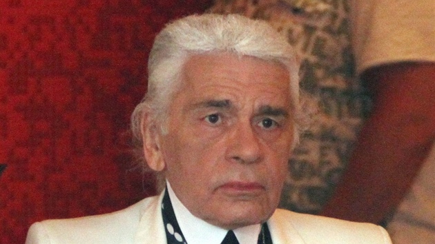 Karl Lagerfeld se ukázal bez svých erných brýlí (St. Tropez, 30. ervence 2011)