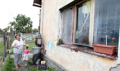 Drání domek v Krtech, do nj pachatelé vhodili zápalnou láhev