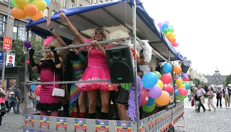 Duhový pochod menin v rámci festivalu Prague Pride 2011