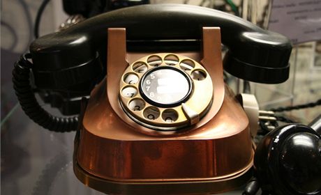 Z expozice historickch telefon v olomouck Veteran Aren 