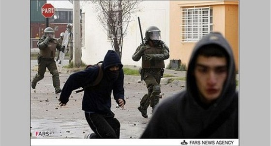 Íránská agentura vydával snímek z Chile za obrázek z britských nepokoj.