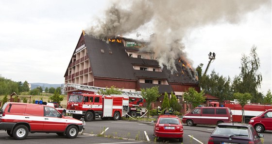 Bývalý hotel Corrado nkdo úmysln zapálil, policie ale háe nenala.