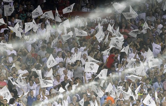BÍLÝ KOTEL. Fanouci Realu Madrid ví v desátý triumf svého týmu v Lize mistr.