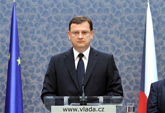 Premiér Petr Neas pi tiskové konferenci NERV (18. srpna 2011)