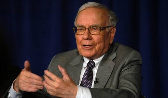 Buffettova firma ztratila vtinu zisku, ale její úetní hodnota stoupla.