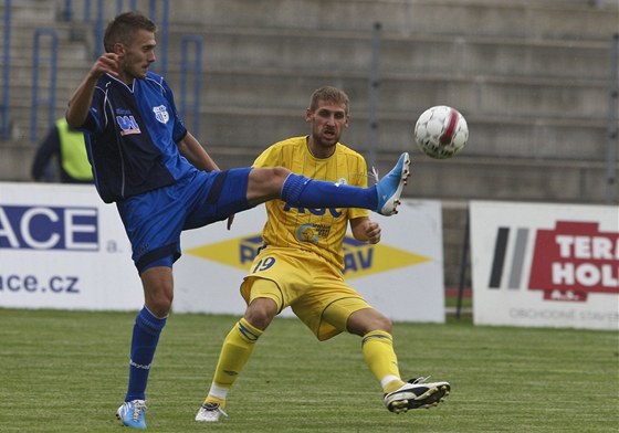 Vlastimil Stoický (vpravo jet v teplickém dresu) je jedním z hrá, o které má vedení Baníku Ostrava zájem.