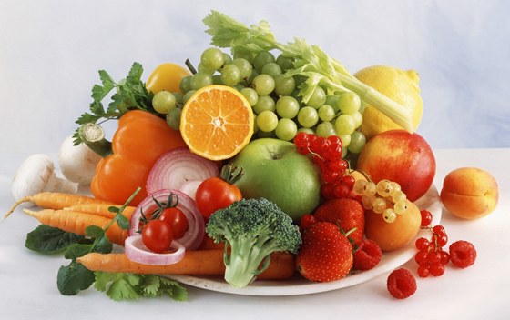 Zvláště u některých druhů ovoce a zeleniny je lepší volit bio (ilustrační snímek)