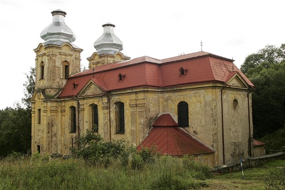 Poutní místo Skoky u lutic s barokním kostelem Navtívení Panny Marie (2011)