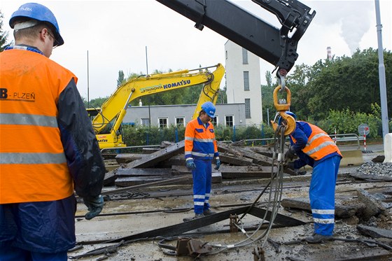 Kvli oprav kolejí je od pondlí uzavena Vejprnická ulice v Plzni. 