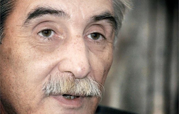 Mu�, kv�li kterému se hádala koalice, Ladislav Bátora kon�í v pozici pov��eného �éfa personálního odboru. Ministr �kolství Josef Dobe� vyhov�l tlaku TOP 09 a p�esune ho na jinou pozici. Bude zástupcem �editele jeho kabinetu.