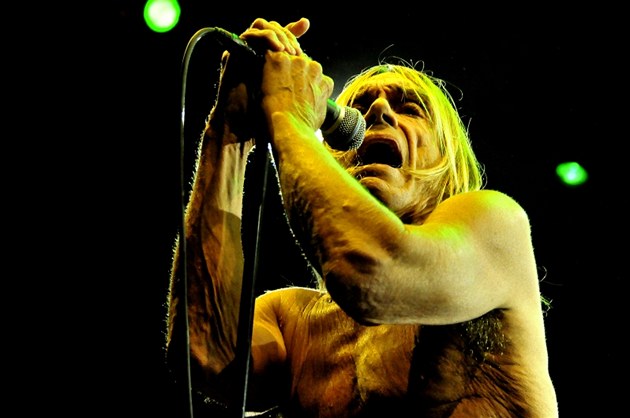 Nahá hruď, ryčící dav a rocková extáze. Jak Iggy Pop vystoupal mezi bohy