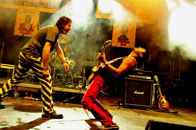Záb�r z vystoupení Visacího zámku na trutnovském festivalu 2011
