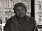 Jan Janota - Paní Emílie, 90 let, kadodenní cesta do kostela