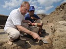 Vladimir Putin objevil amfory ve zbytcích antické osady Fanagoria u beh...