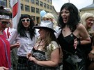 Úastníci pochodu Prague Pride