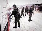 Hlavní brána do eské základny ajkovac v Kosovu (2008).
