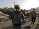 Policisté ped úadem British Council v Kábulu, na který zaútoili sebevraední