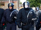 Policisté patrolují ve východním Londýn (9. srpna 2011)