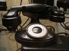 Z výstavy historických telefon v Olomoucké Veteran Aren 