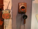Z expozice historických telefon v olomoucké Veteran Aren 