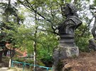 Pískovcová socha Petra Velikého v Karlových Varech prochází v tchto dnech