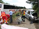 U obce Stílky na Kromísku se srazilo auto, kamion a autobus, ve kterém