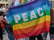 astnci pochodu v rmci akce Prague Pride v ulicch Prahy
