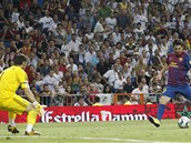GL Lionel Messi stl gl do st Realu Madrid, brank Iker Casillas (vlevo)