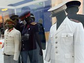 Pozornost v Centru Zln pithnou i historick uniformy dopravnch policist.