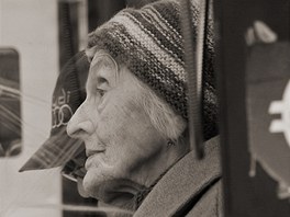 Jan Janota - Paní Emílie, 90 let, každodenní cesta do kostela