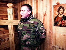 Vojensk kaple na zkladn ajkovac v Kosovu (2005).